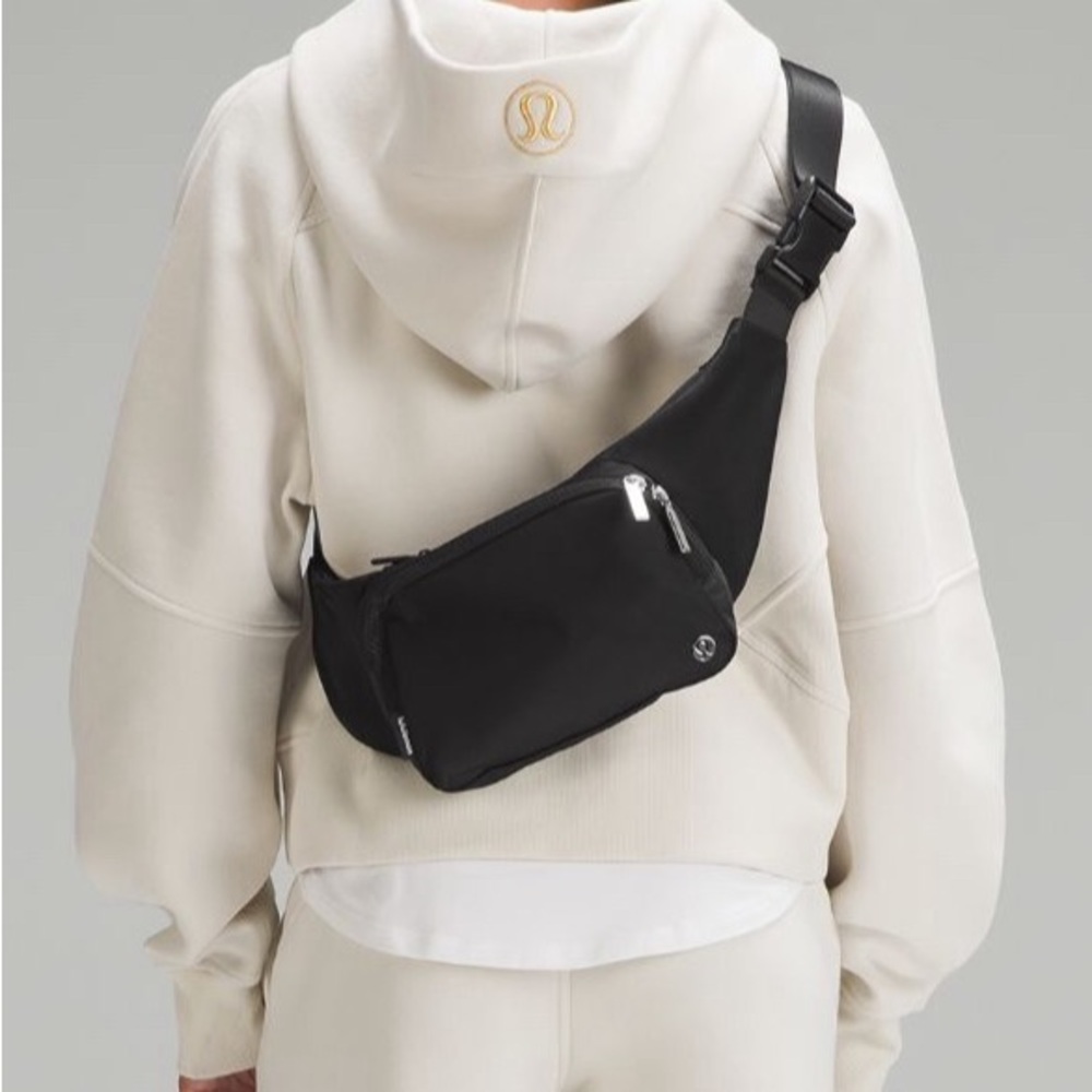 NWT Lululemon Everywhere Sling Bag Beltbag 2.5L